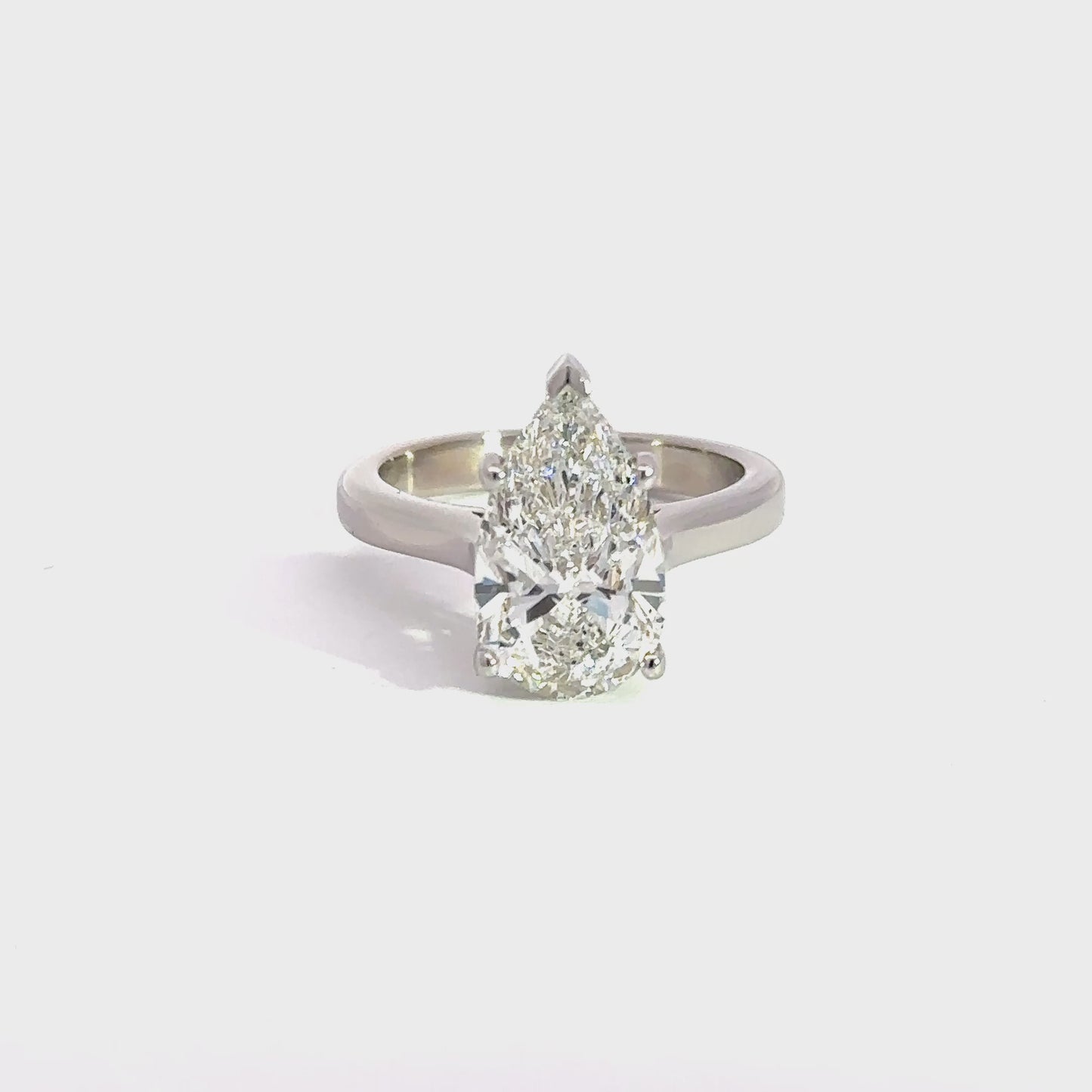Luna Drop – Diamond Ring
