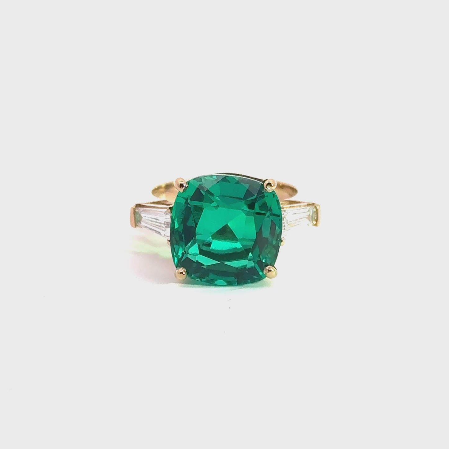 Ivy Bloom – Emerald & Diamond Ring