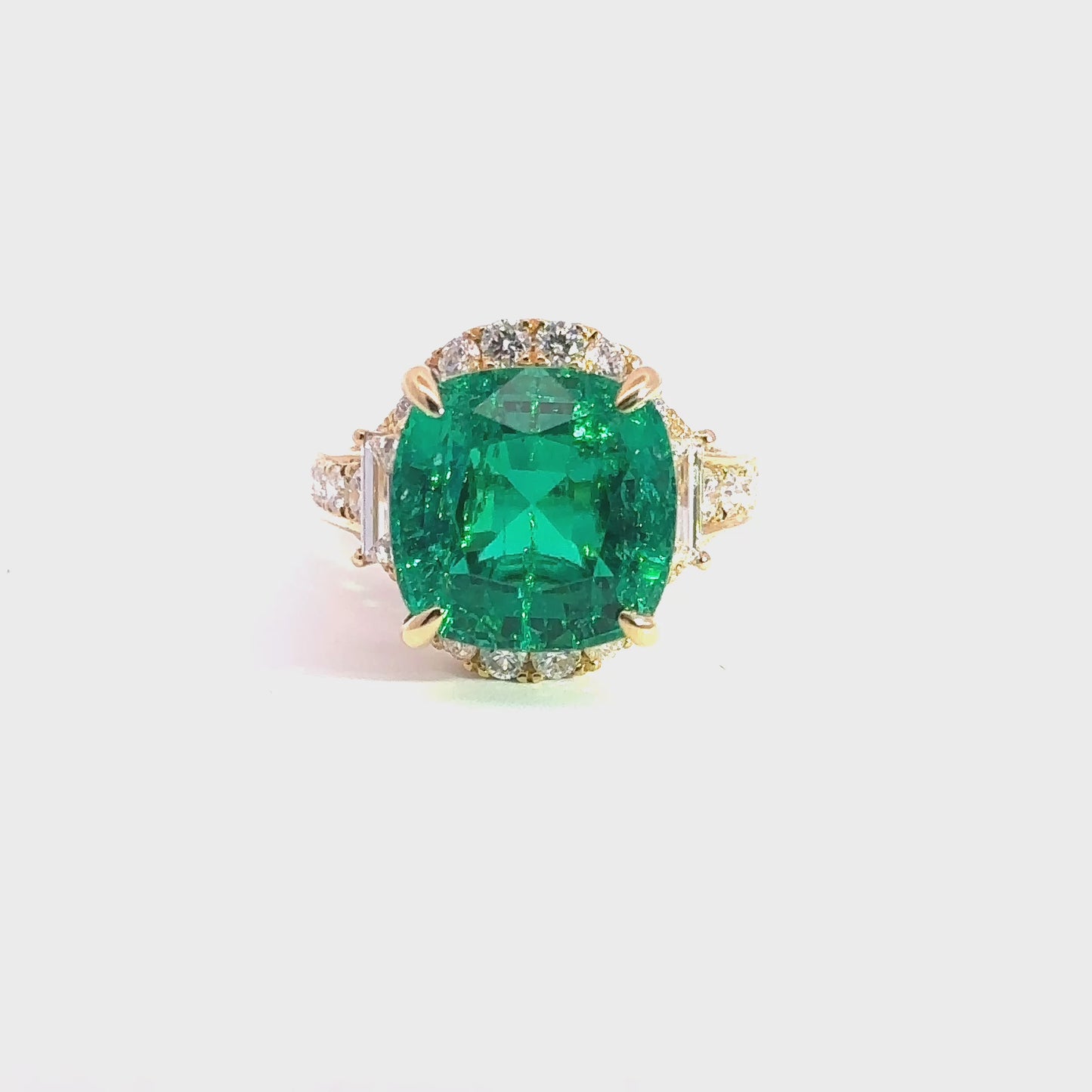 Stunning Emerald and Diamond Ring
