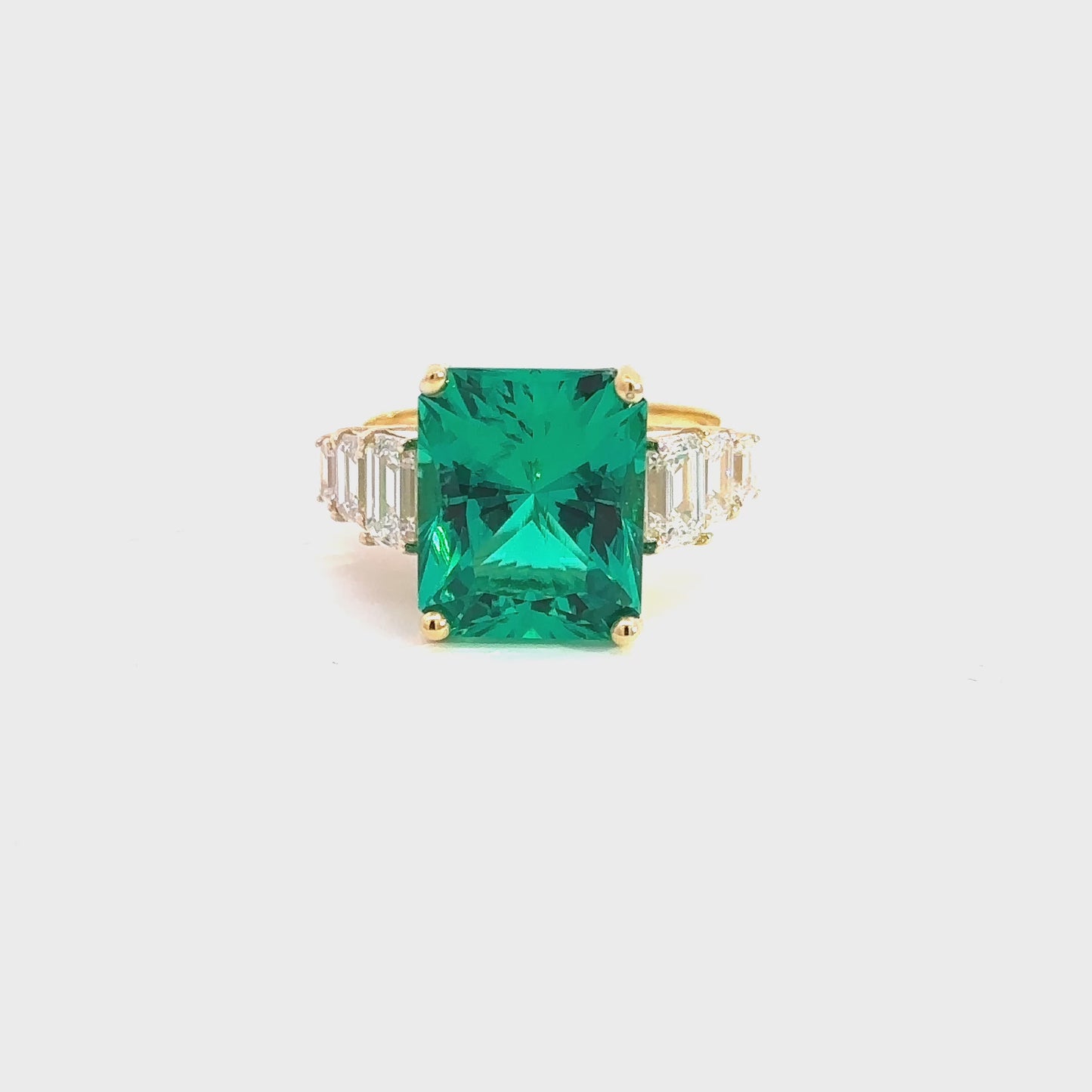 Sovereign – Emerald & Diamond Ring