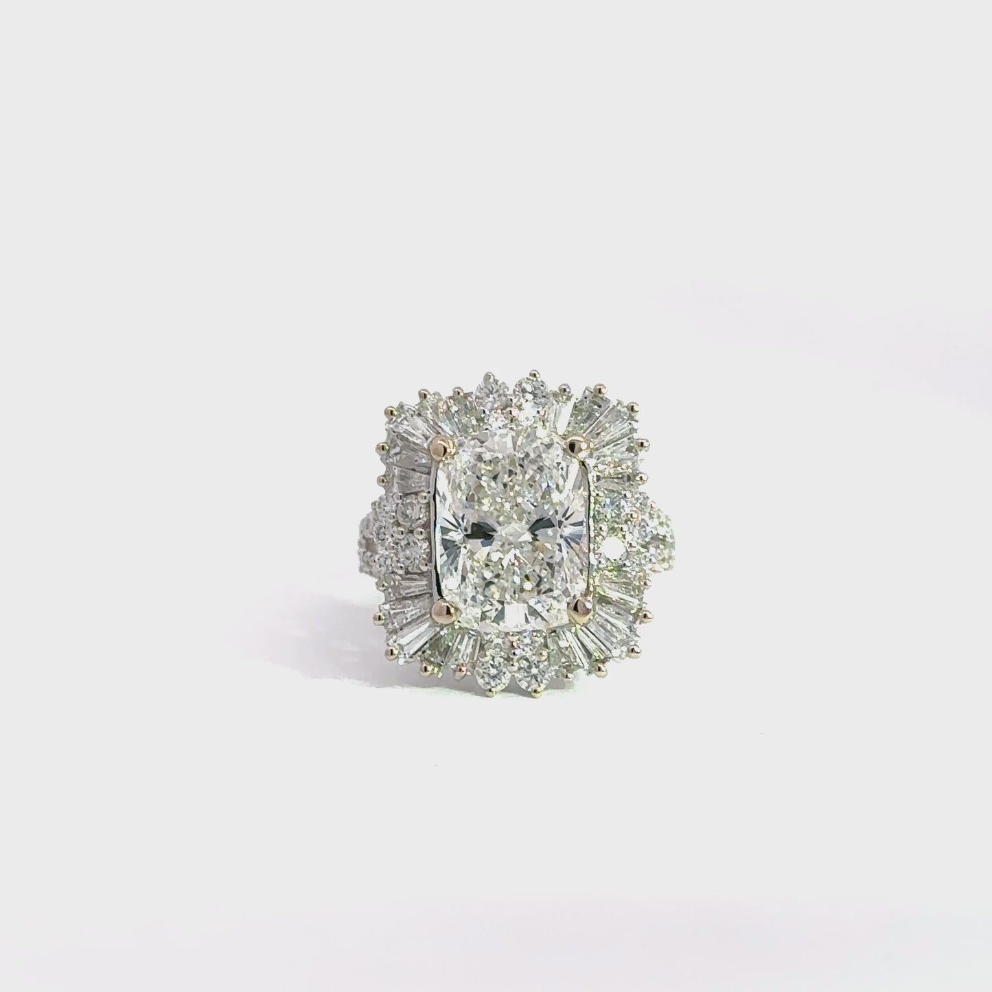 Eterna – Diamond Halo Ring